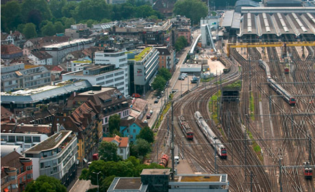 Blick von der Seite der Langstrasse auf das Areal Zwischen Zollstrasse und Gleisfeld. (Foto: PD)