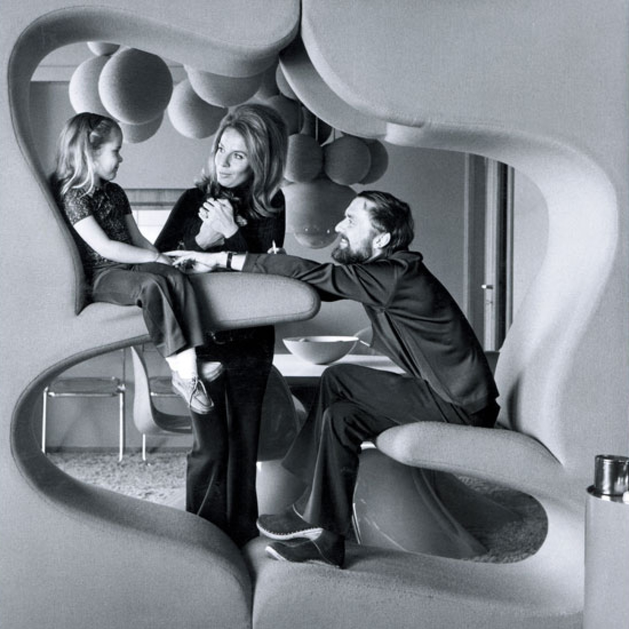 Verner Panton mit Familie im Living Tower.  (Panton Design Basel)