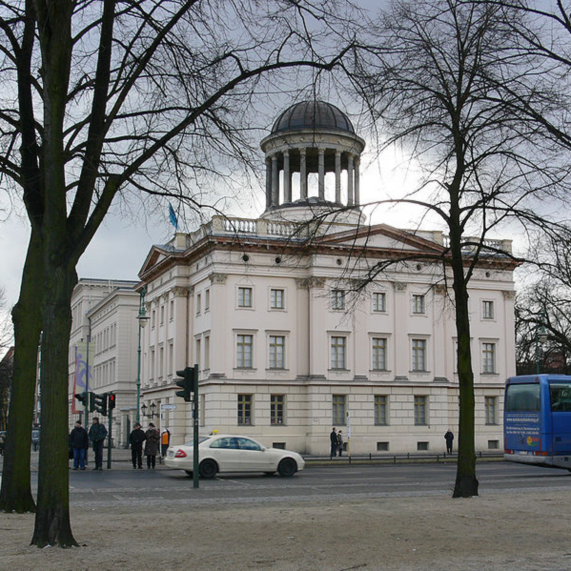 Der Stüler-Bau in Berlin-Charlottenburg mit der Sammlung Berggruen vor der Renovierung und Erweiterung (Bild: wikimedia / Andreas Praefcke)