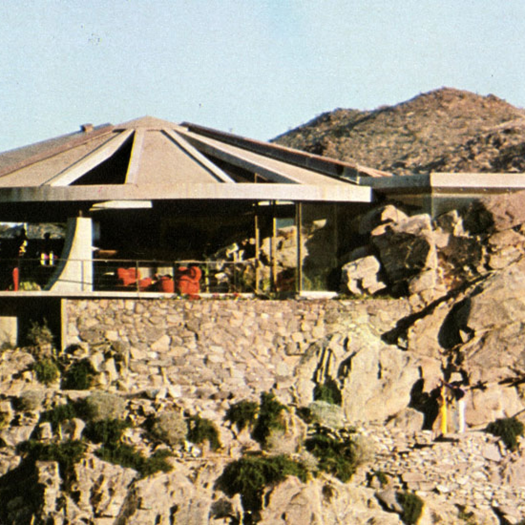 Playboy Pad-Pleasure on the Rocks, Architekt: John Lautner, Playboy, November, 1971. (Playboy Enterprises International, Inc.) 