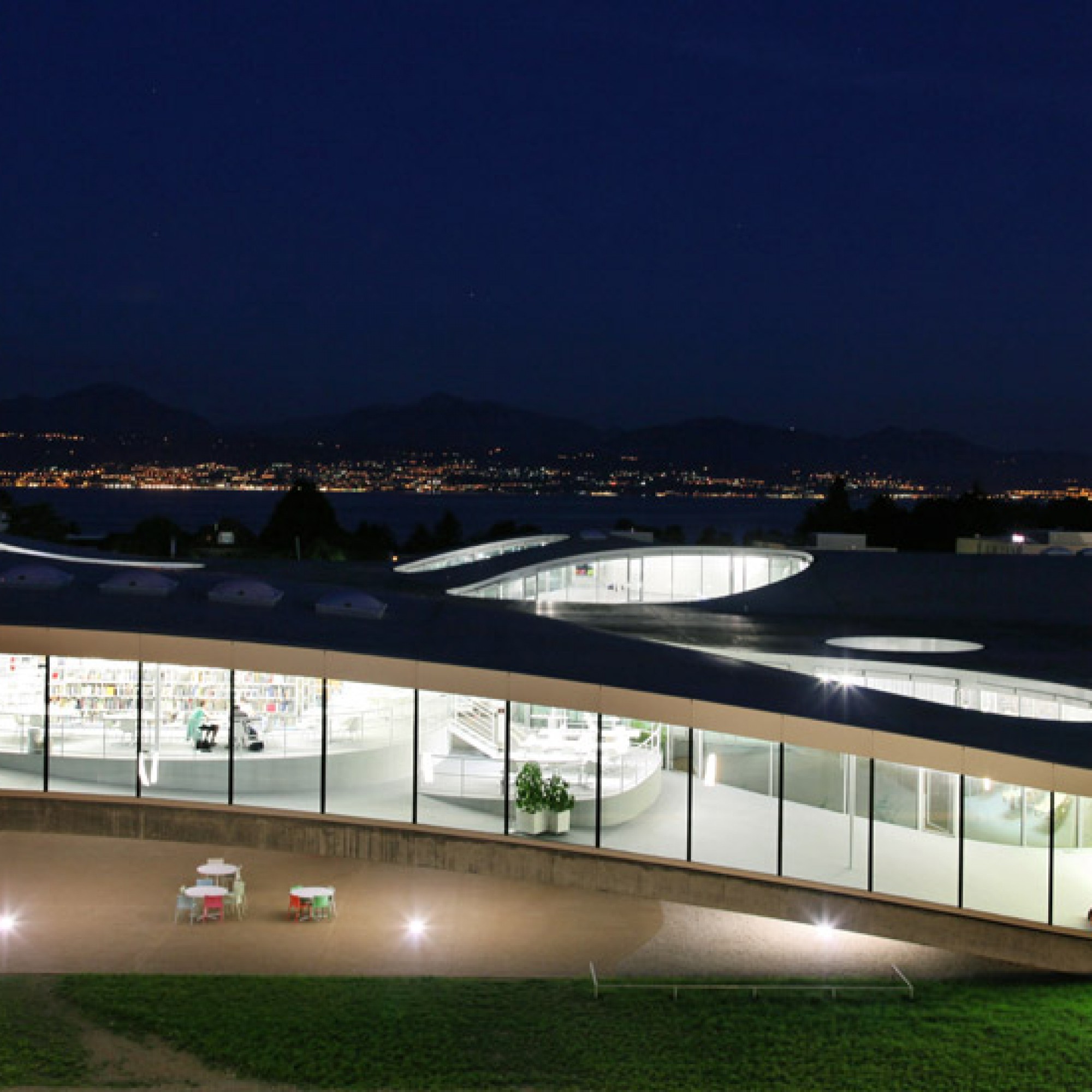 Je nach Blickwinkel scheint das Gebäude zu schweben. (EPFL)