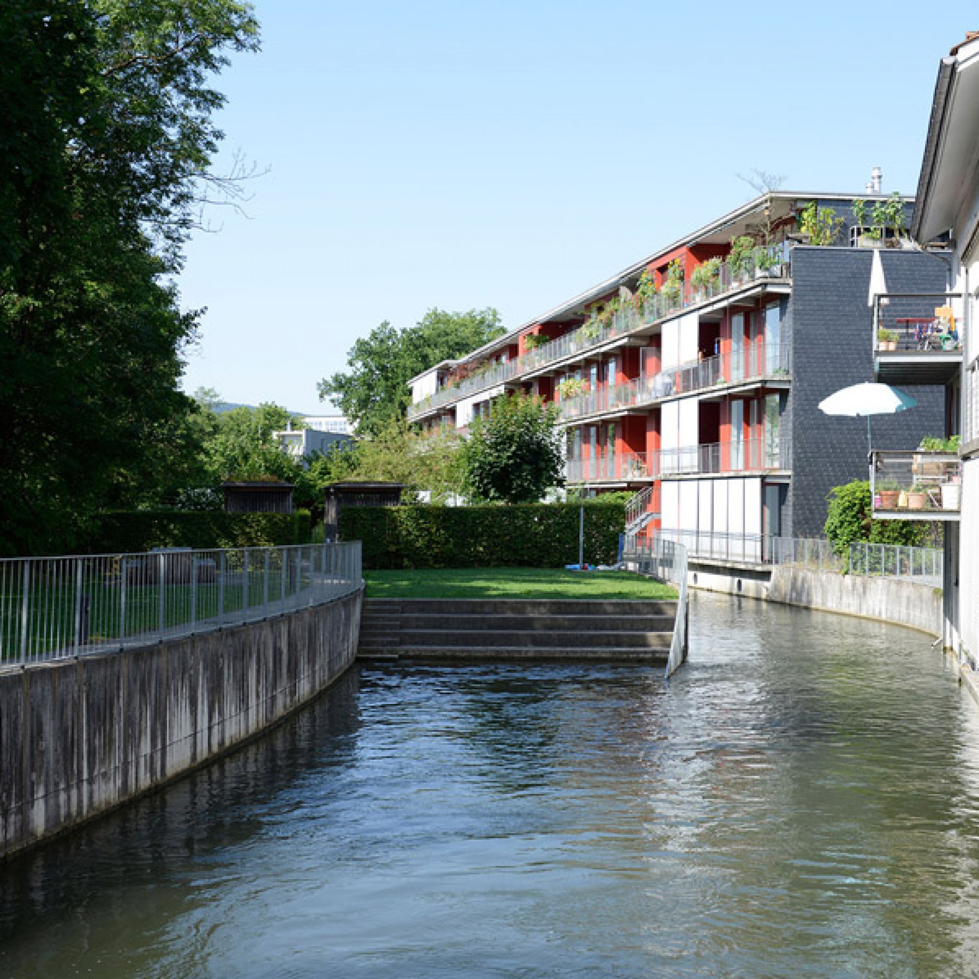 Die Siedlung im Lot von Michael Alder und Hanspeter Müller zeigt, wie Wasser und Wohnraum nahe beieinander liegen. (Schweizer Heimatschutz)