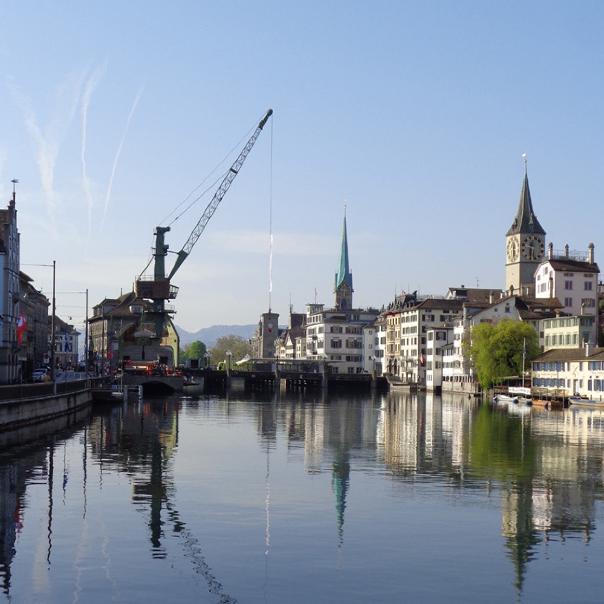 Zürich Transit Maritim, von der Uraniastrasse aus gesehen. (Bild: Micha L. Rieser / wikimedia CC)