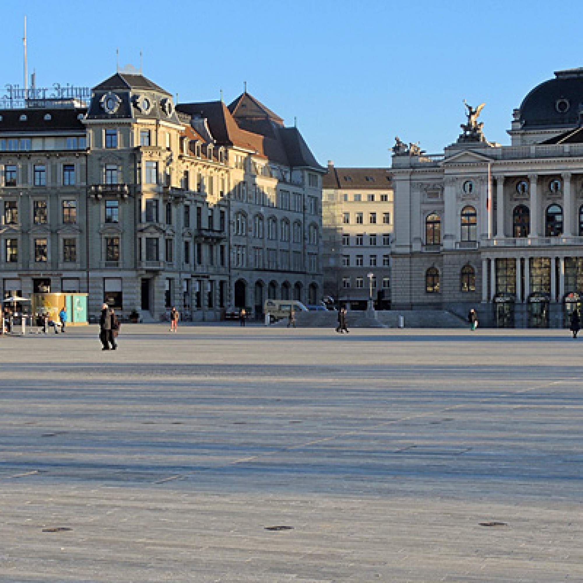 Der umgestaltete Sechseläutenplatz (Bild: wikimedia CC)