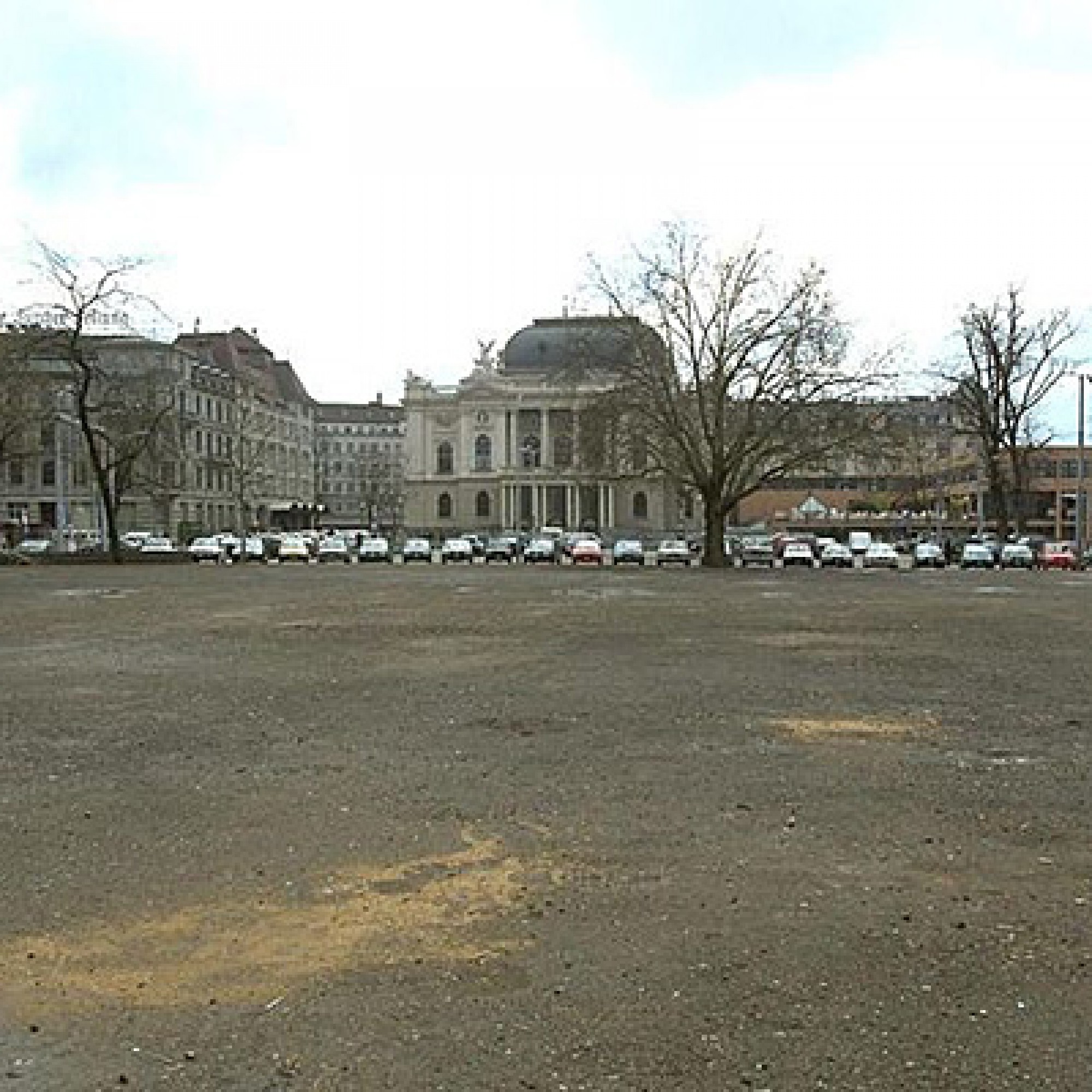 Der Sechseläutenplatz im Jahr 2000. (Bild: wikimedia CC)