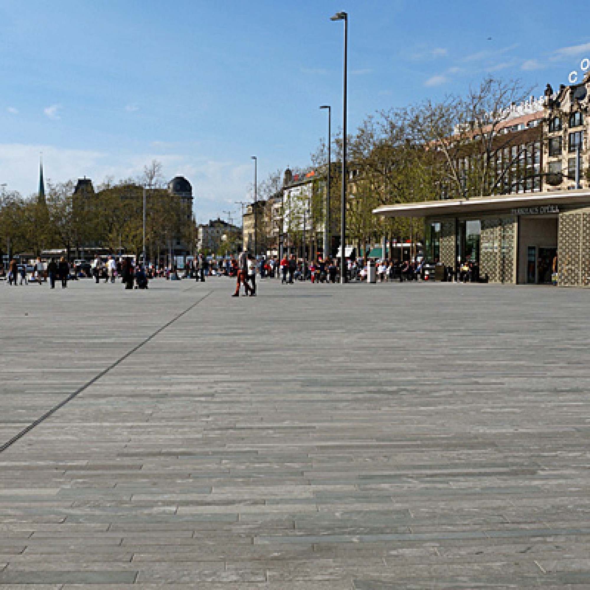 Der umgestaltete Sechseläutenplatz (Bild: wikimedia CC)