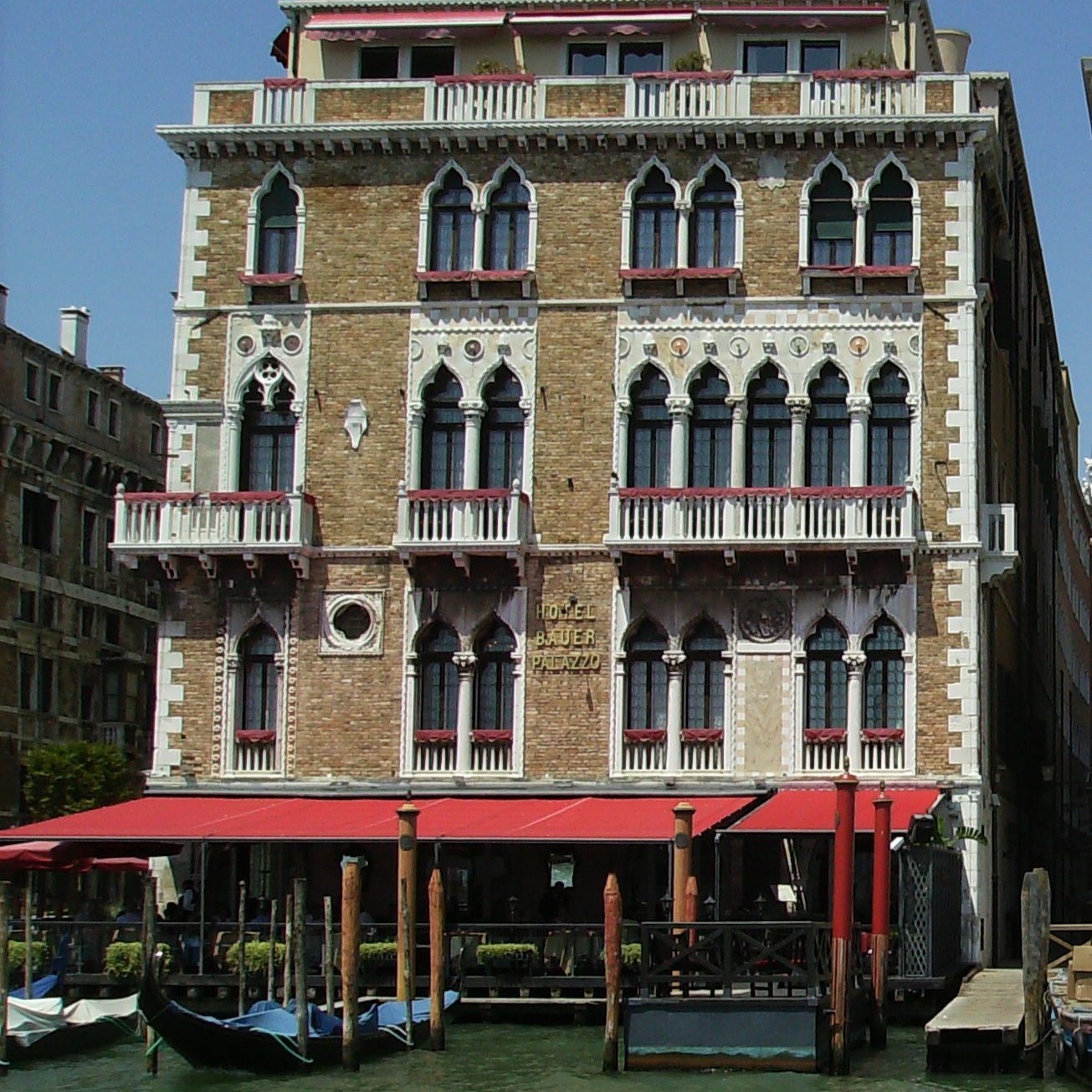 Hotel Bauer