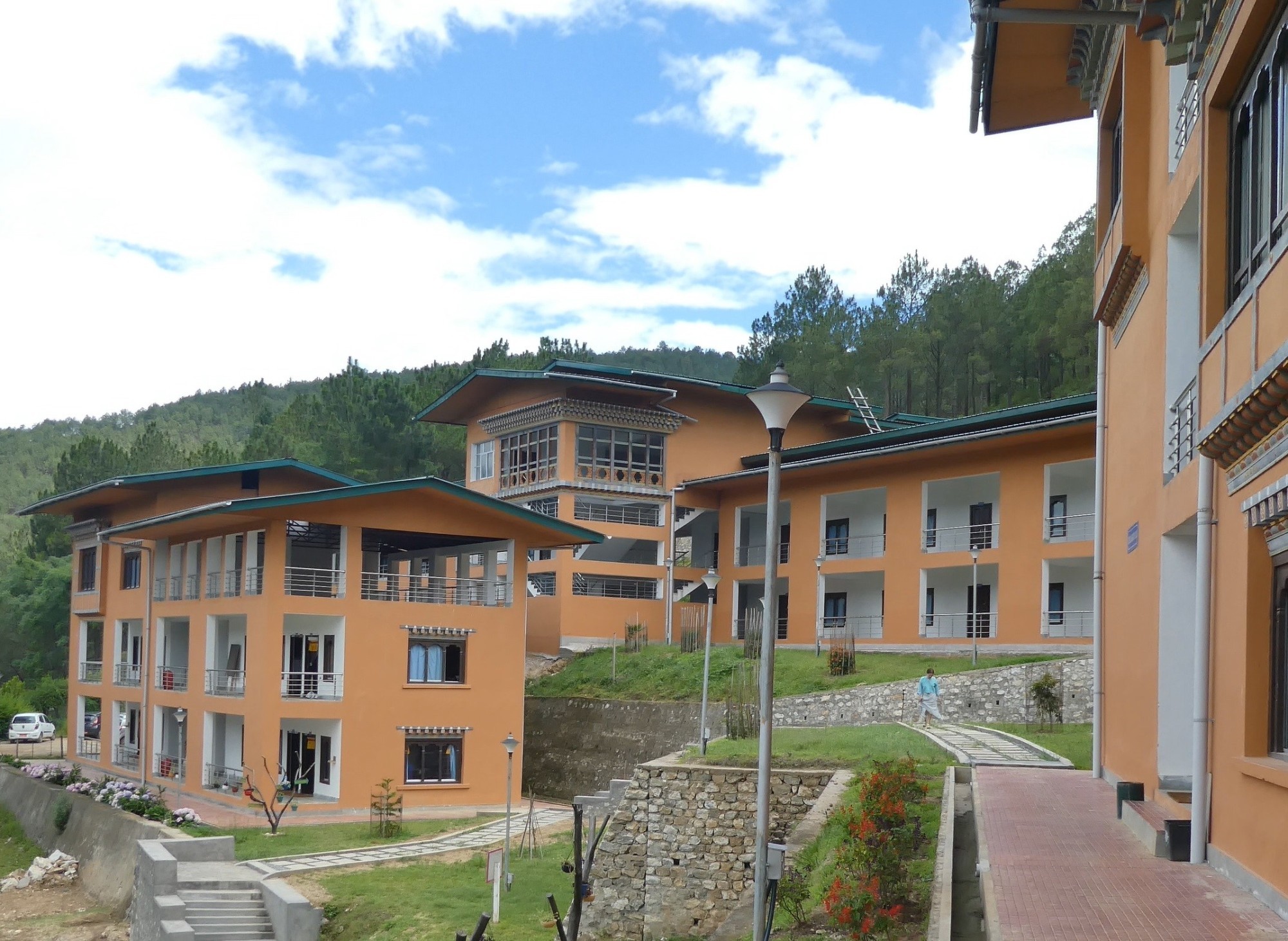 Bhutan - Neues Gebäude des College