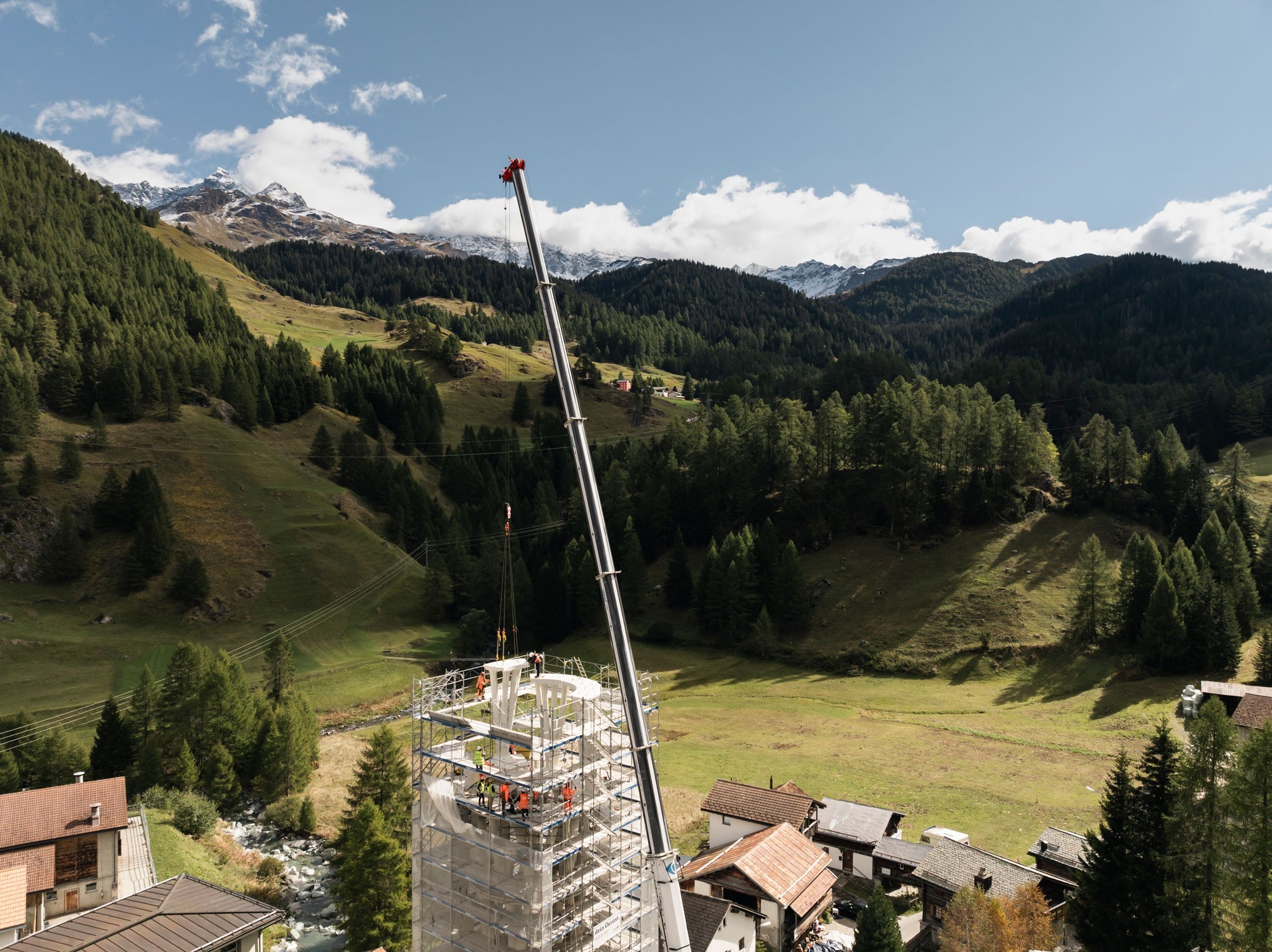 Weisser Turm Montage viertes Stockwerk