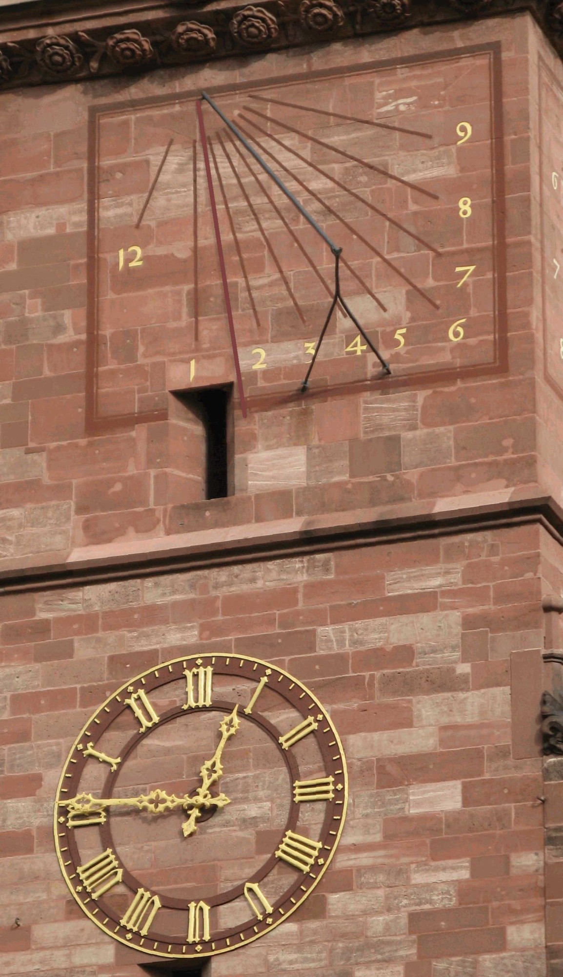 Sonnenuhr auf dem Basler Münster