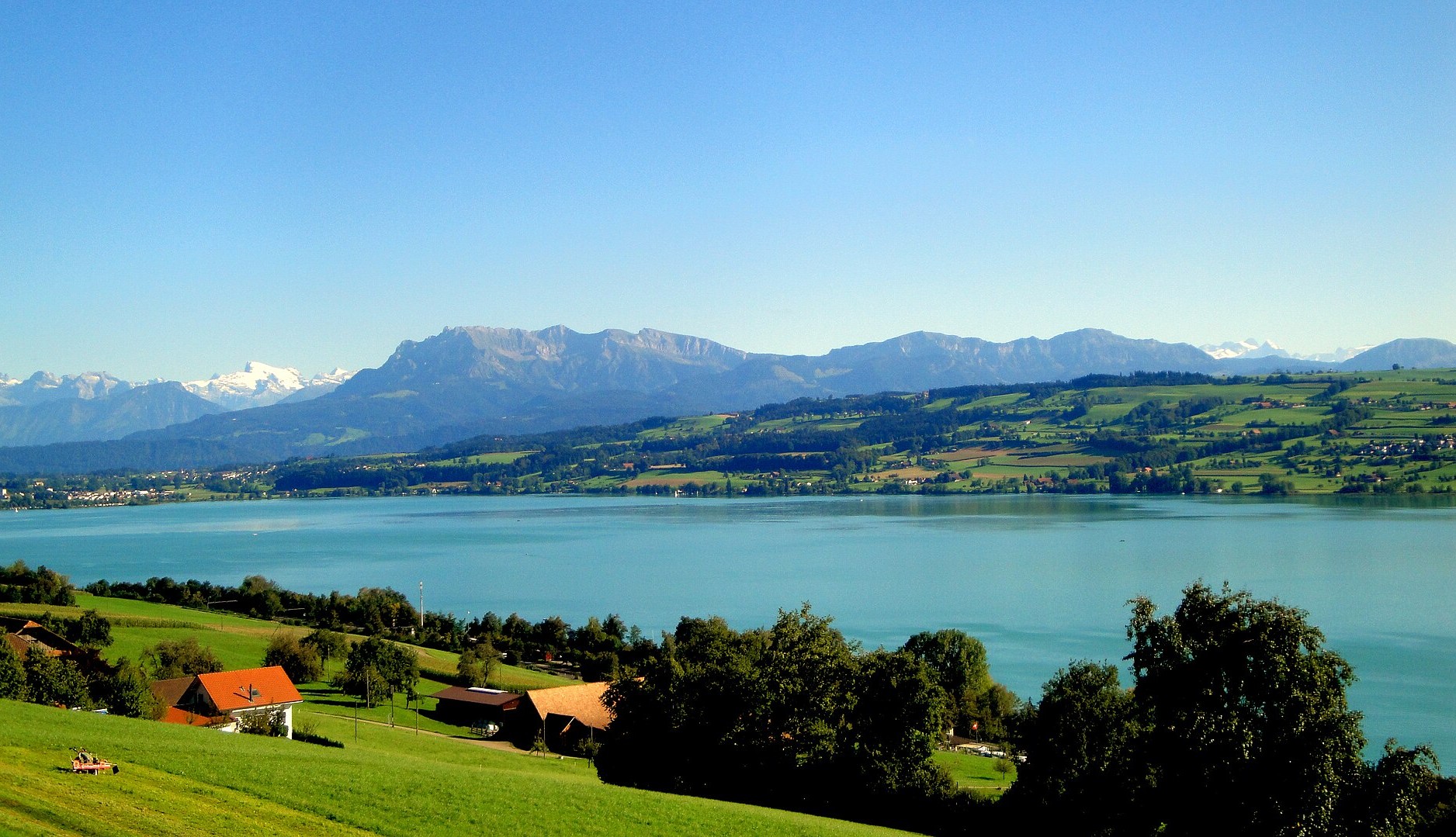 Sempachersee mit Pilatus und Titlis