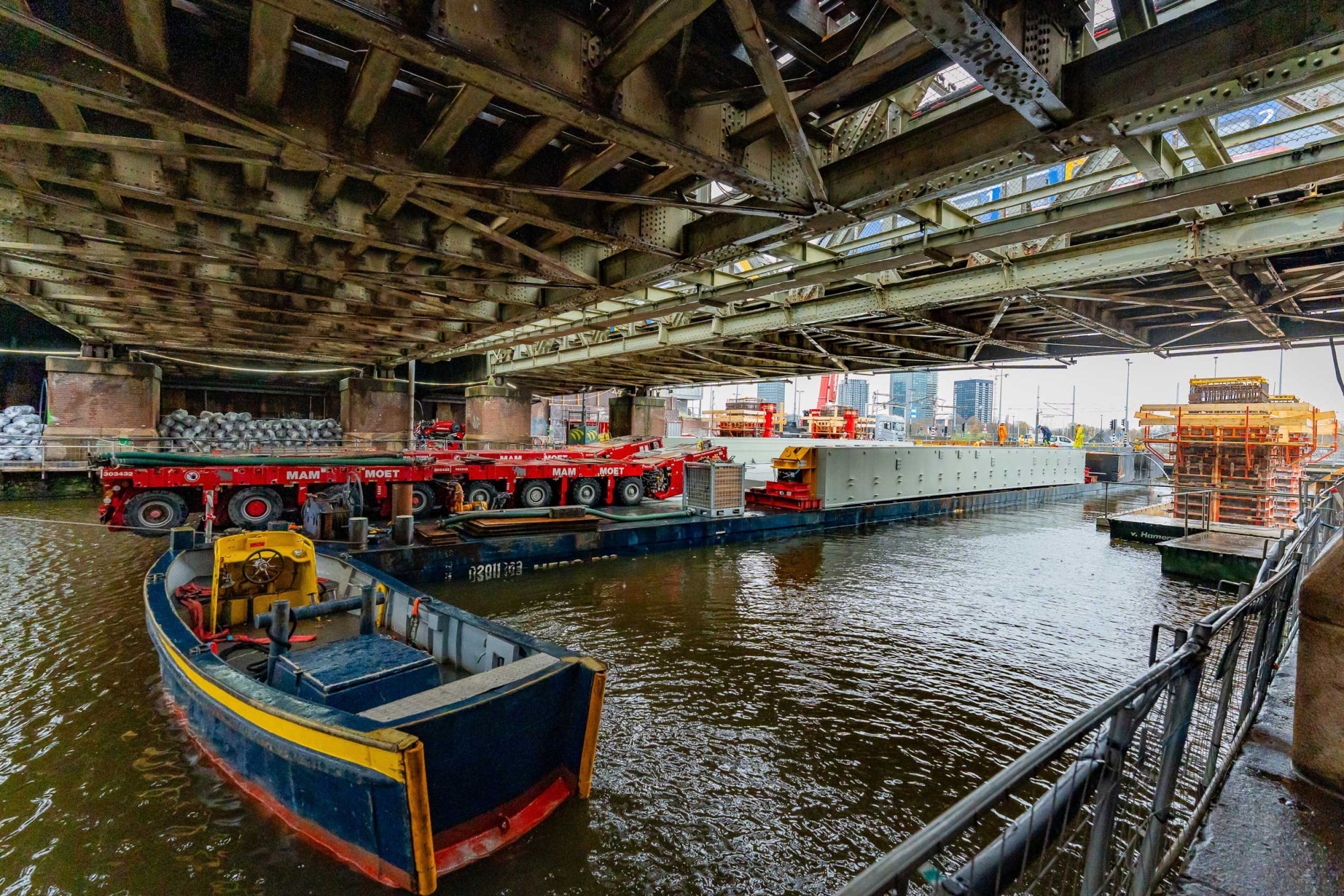 Brückenersatz Mammoet Hauptbahnhof Amsterdam