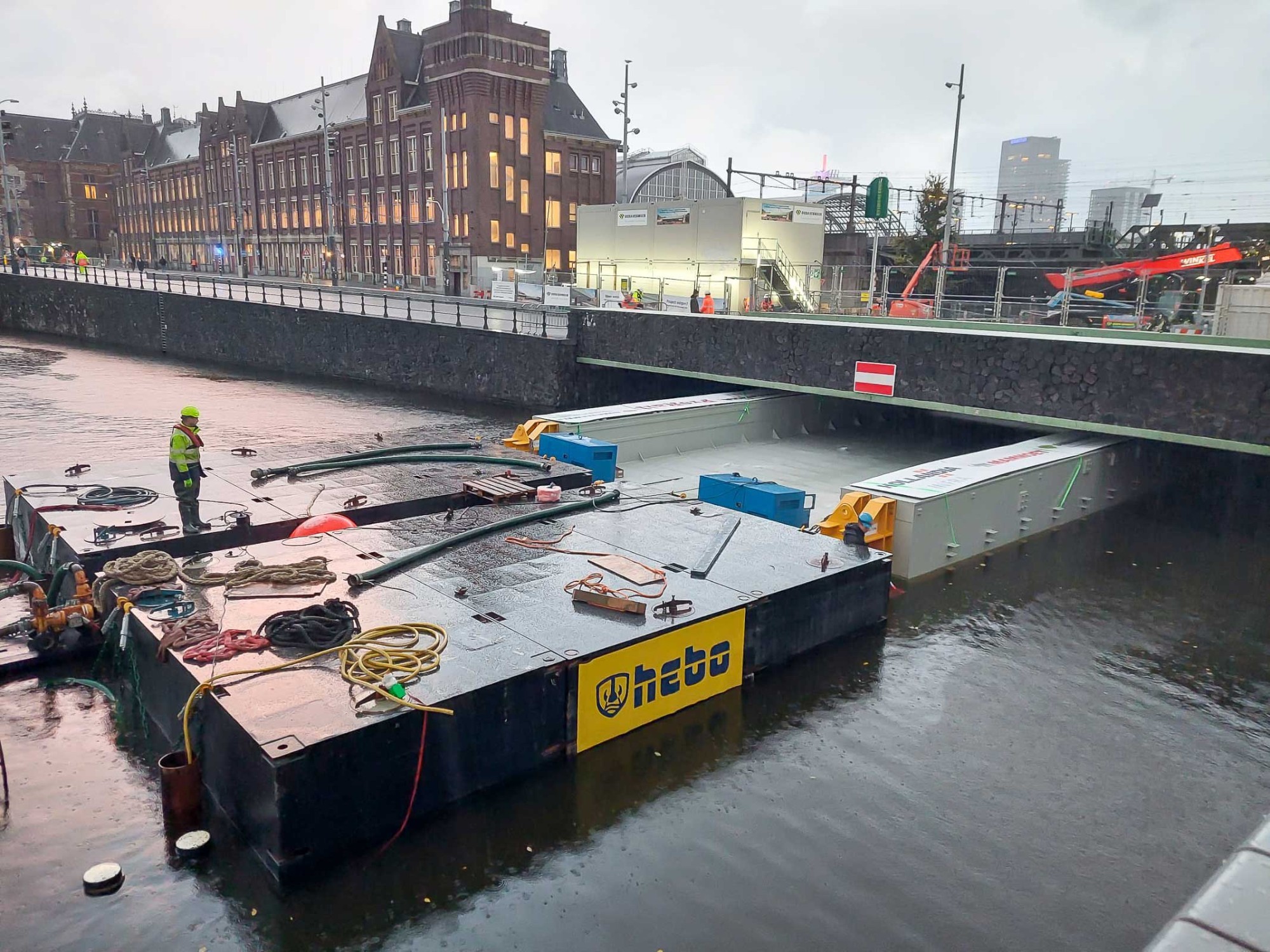 Brückenersatz Mammoet Hauptbahnhof Amsterdam