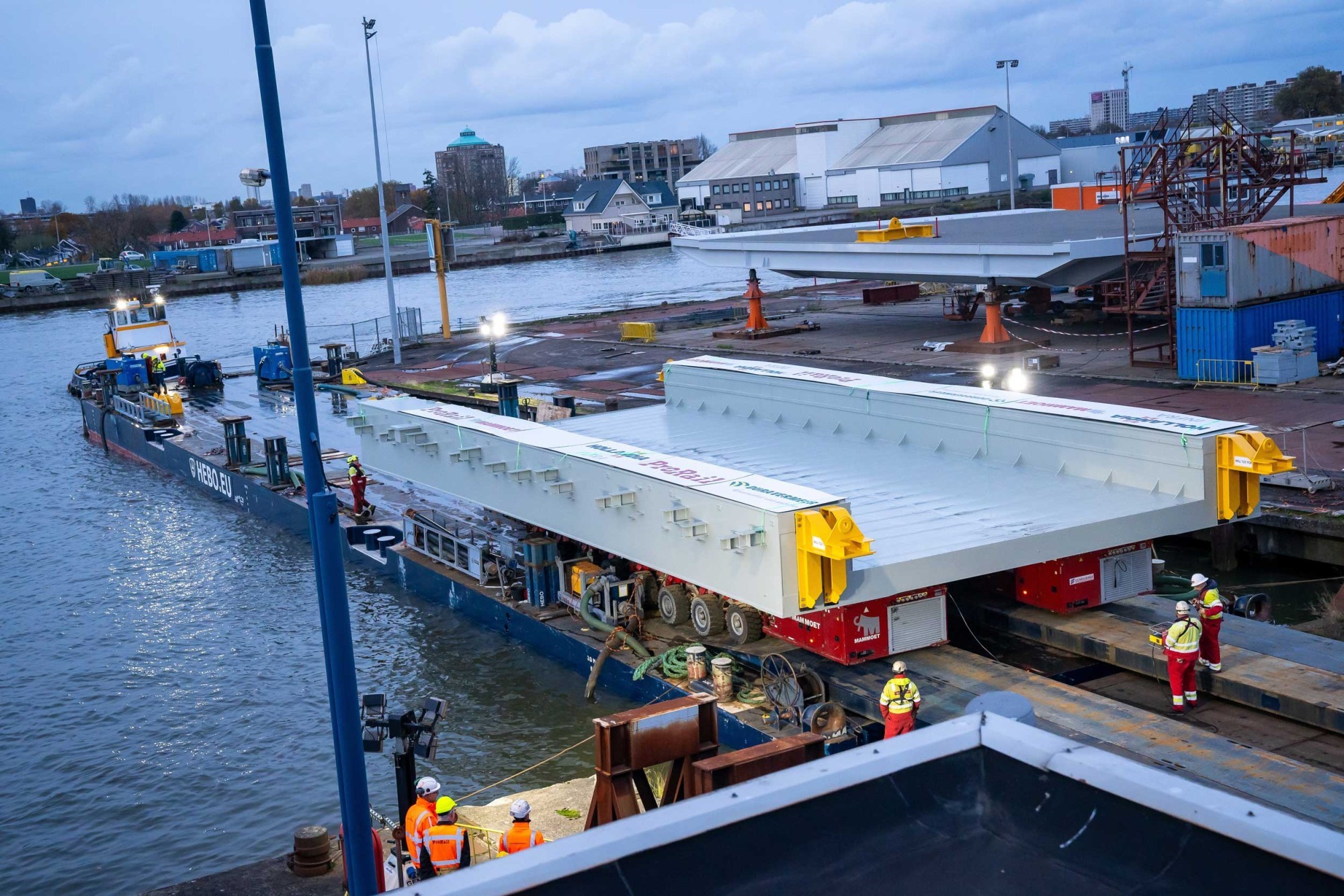 Brückenersatz Mammoet Hauptbahnhof Amsterdam