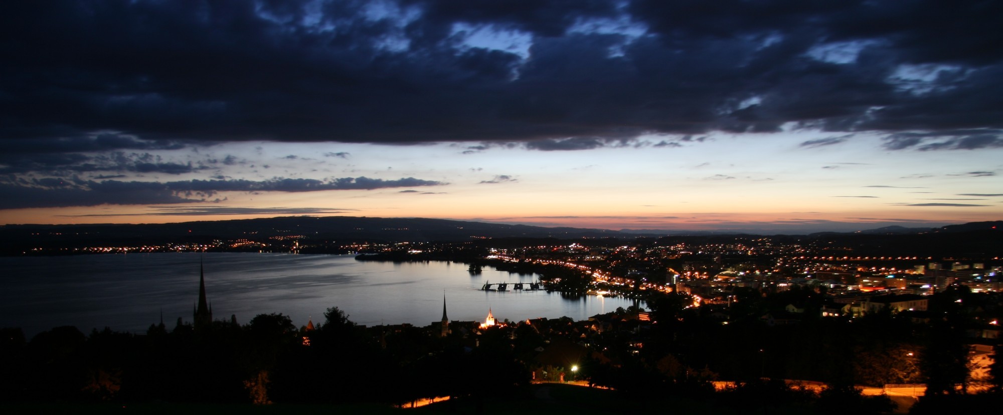 Blick auf Zug bei Sonnenuntergang (Juni 2008)