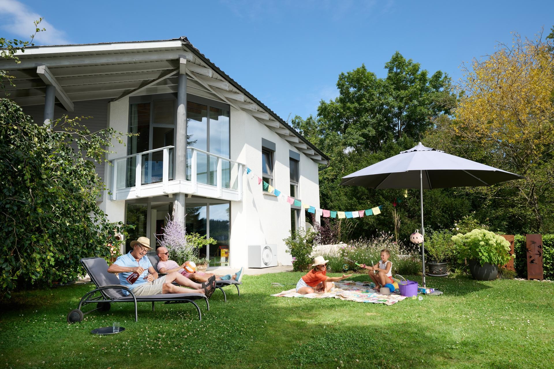 Wärmepumpen Einfamilienhaus mit Garten