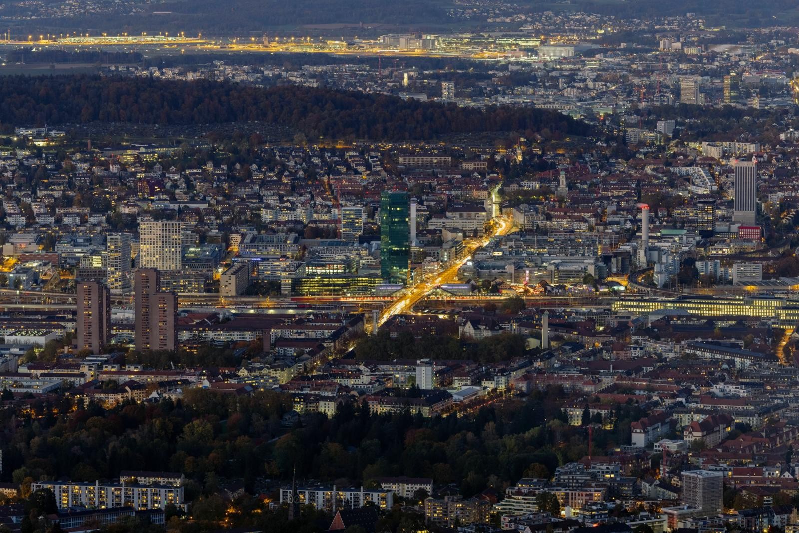 Zürich bei Nacht vom Uetliberg aus