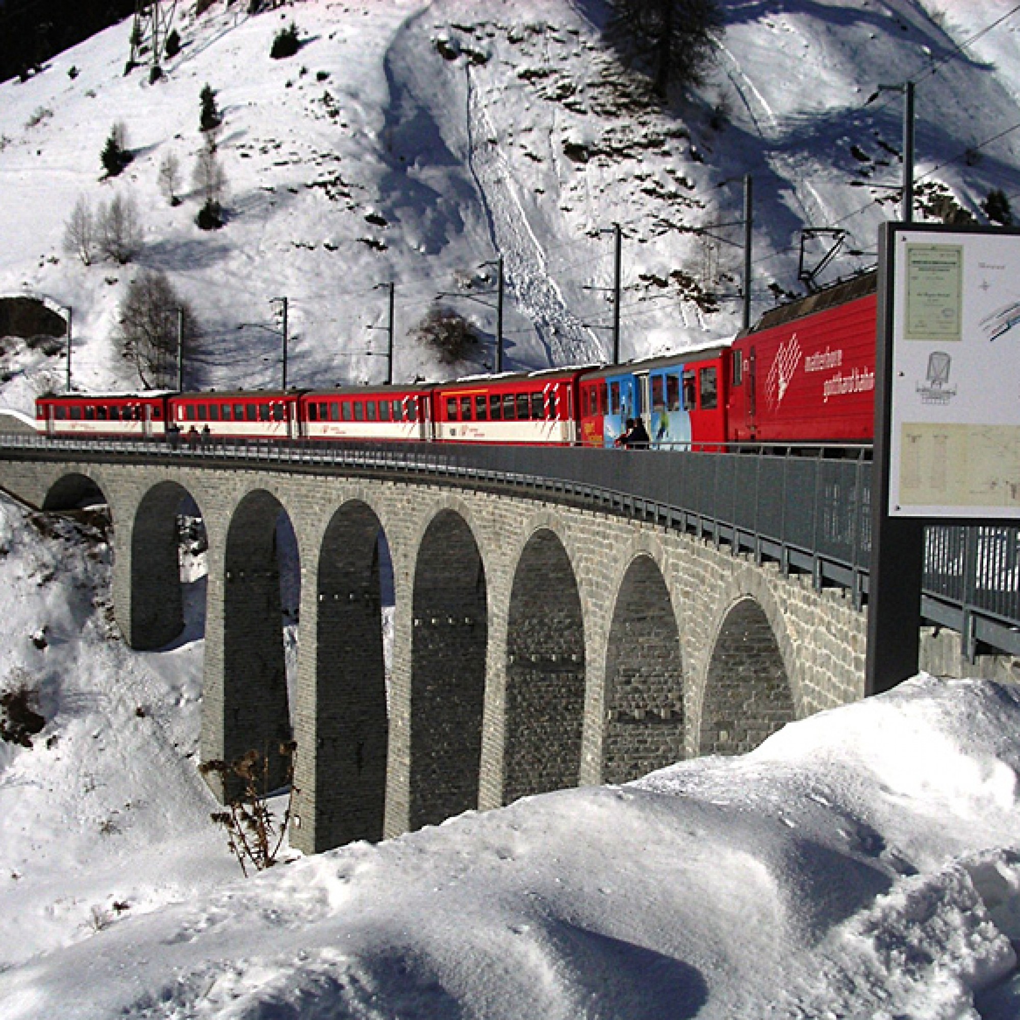 Bugnei-Viadukt bei Sedrun (Bild: wikimedia, CC)