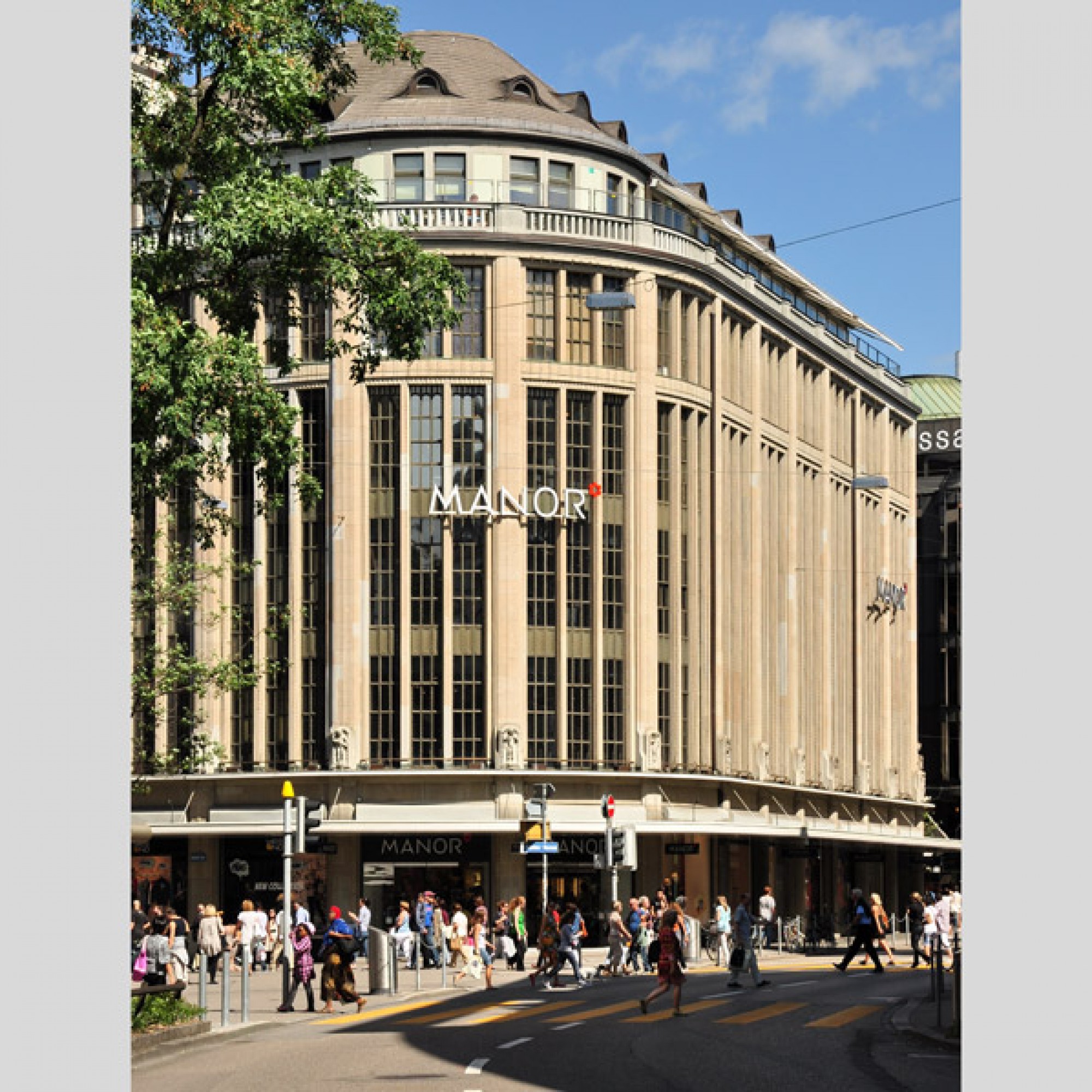 Das Warenhaus Manor an der Bahnhofstrasse. (Roland zh, wikimedia.org, CC)