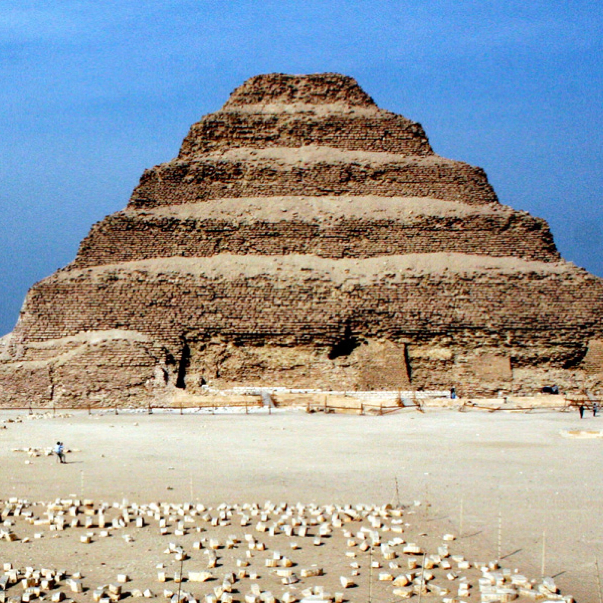 Djoser-Pyramide 2008 (wikimedia.org, Hedwig Storch, CC)