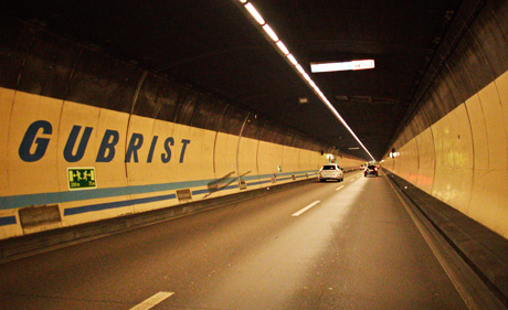 Gubristtunnel (© 2011, Bundesamt für Strassen ASTRA, CH-3003 Bern)