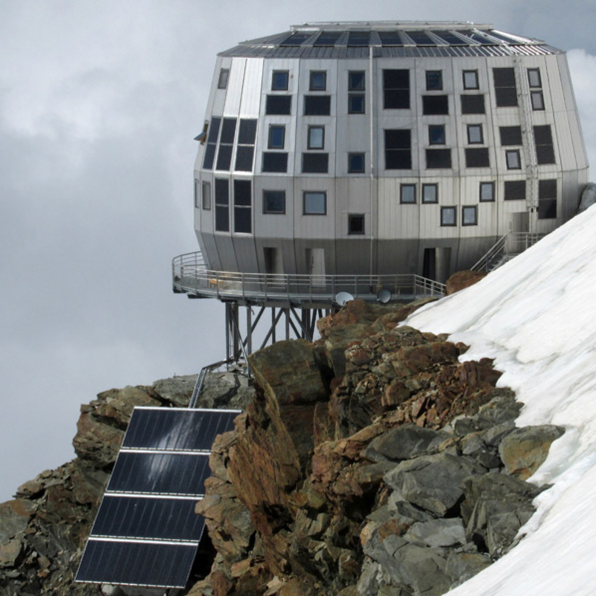 Die neue Refuge du Goûter (wikimedia.org, Coronium, CC)