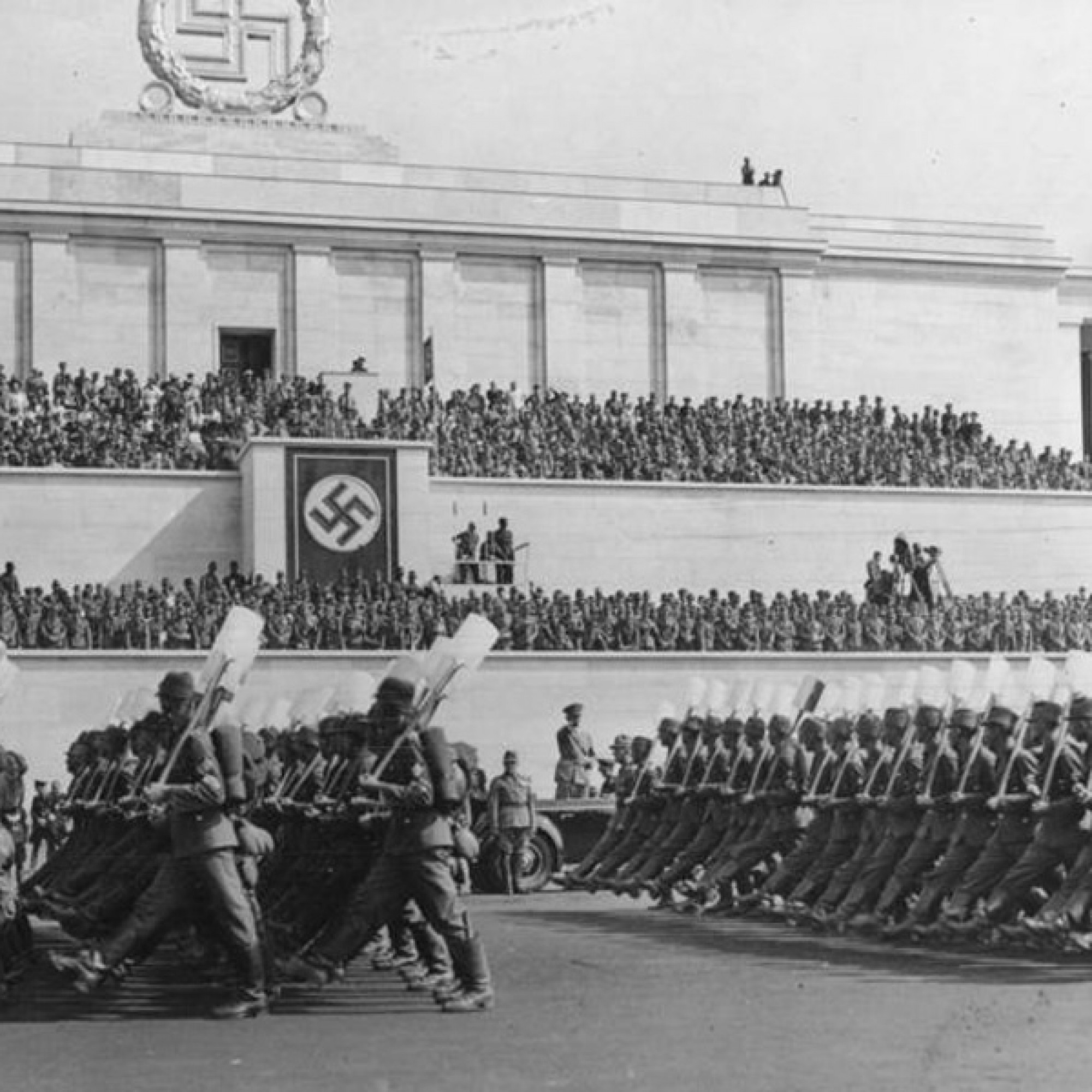 Großer Aufmarsch beim Reichsparteitag 1937 (Bundesarchiv, Bild 183-C12671/CC-BY-SA)