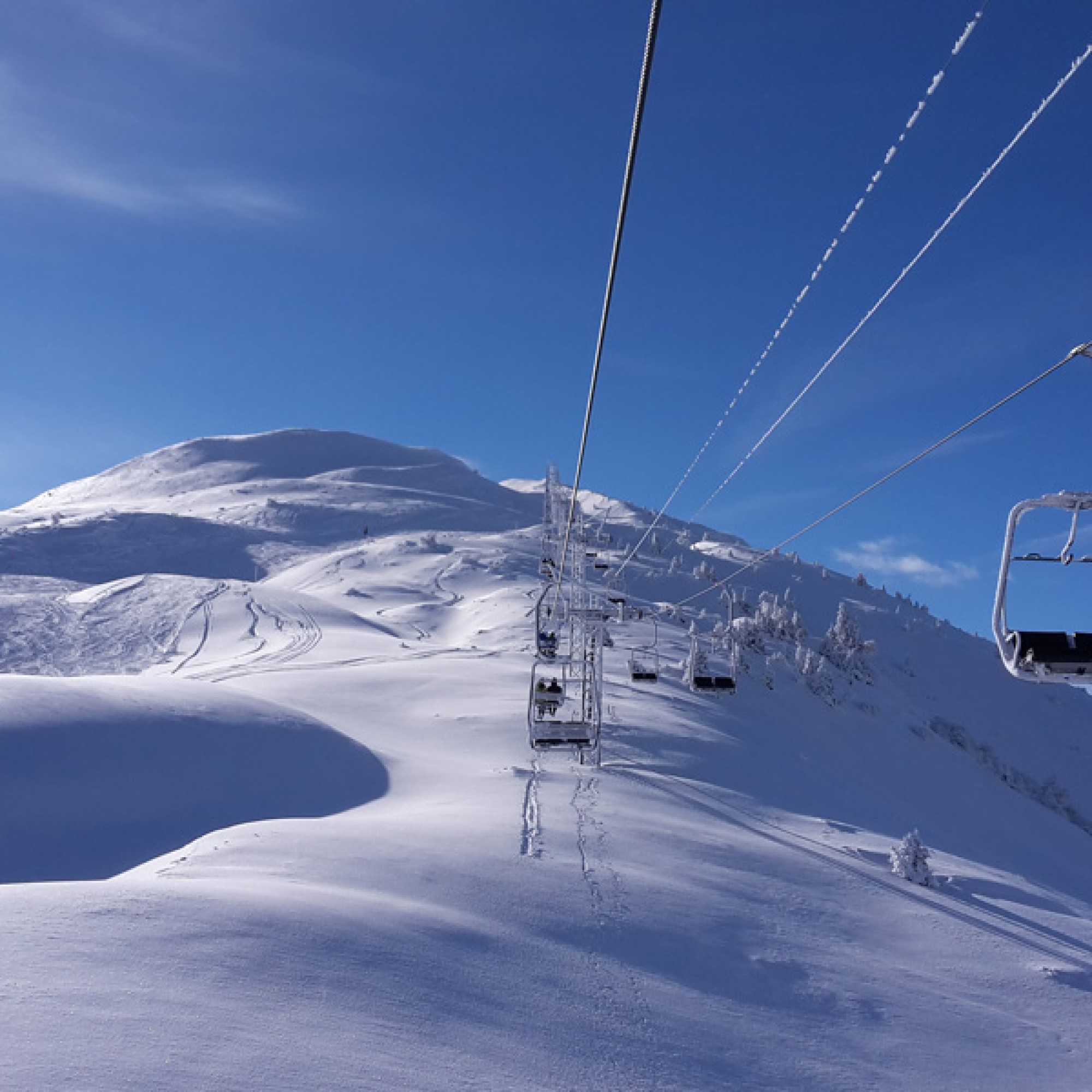 Der  Sessellift Hühnerköpfe-Furggabüel im Skigebiet Chur-Brambrüesch in Graubünden. (Foto: Capricorn4049)