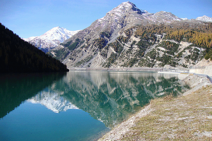 Der Stausee bei Livigno liegt fast vollständig auf italienischem Territorium