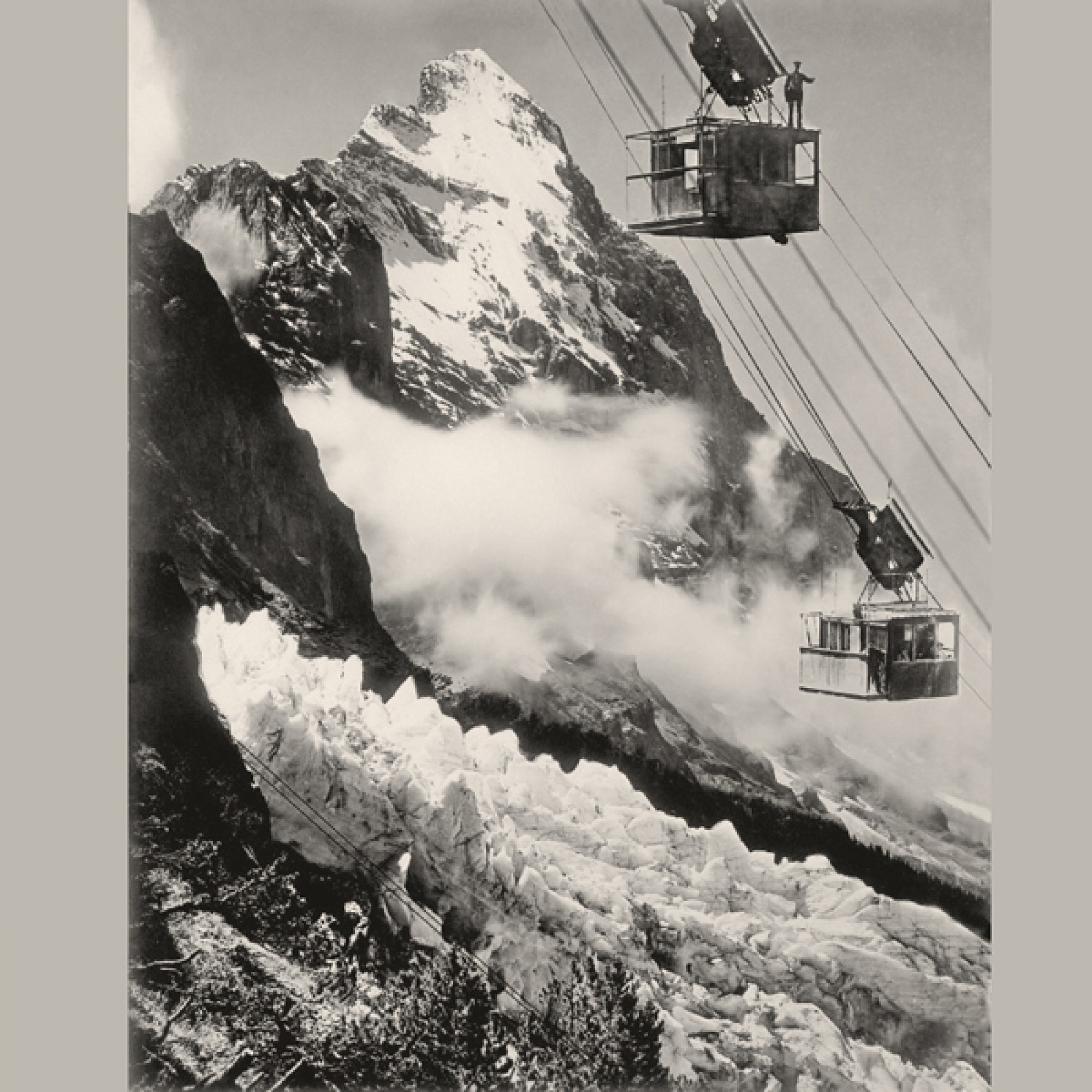 Die touristische Erschliessung auf die Spitze getrieben. Geplant war eine Bahn auf den 3700 Meter hohen Gipfel, doch vom Wetterhorn-Aufzug wurde nur die unterste Sektion gebaut.
