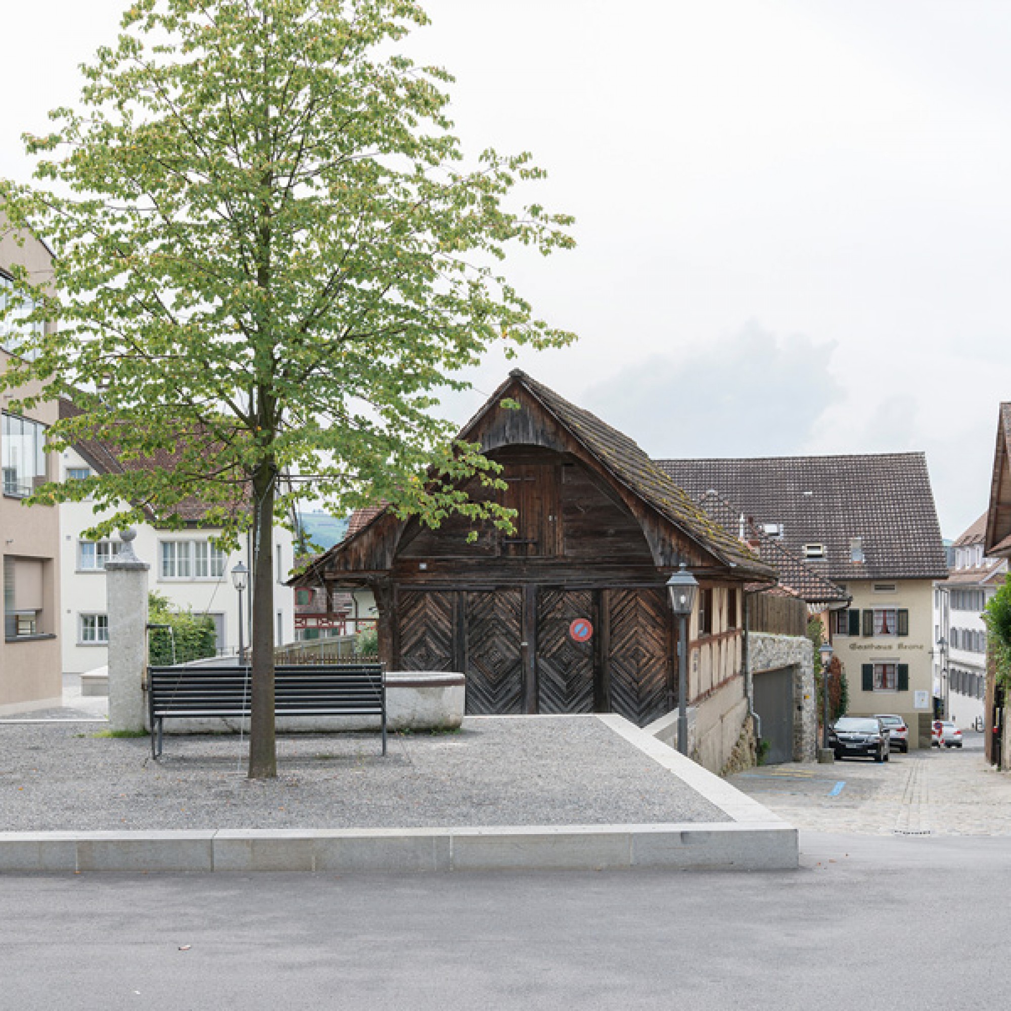 Die beiden Gebäude sind so angeordnet, dass sie neue Freiräume am Rand der Altstadt entstehen liessen. Sie integrieren sich sorgfältig in den historischen Bestand. (Flavio Karrer/Schweizer Heimatschutz)