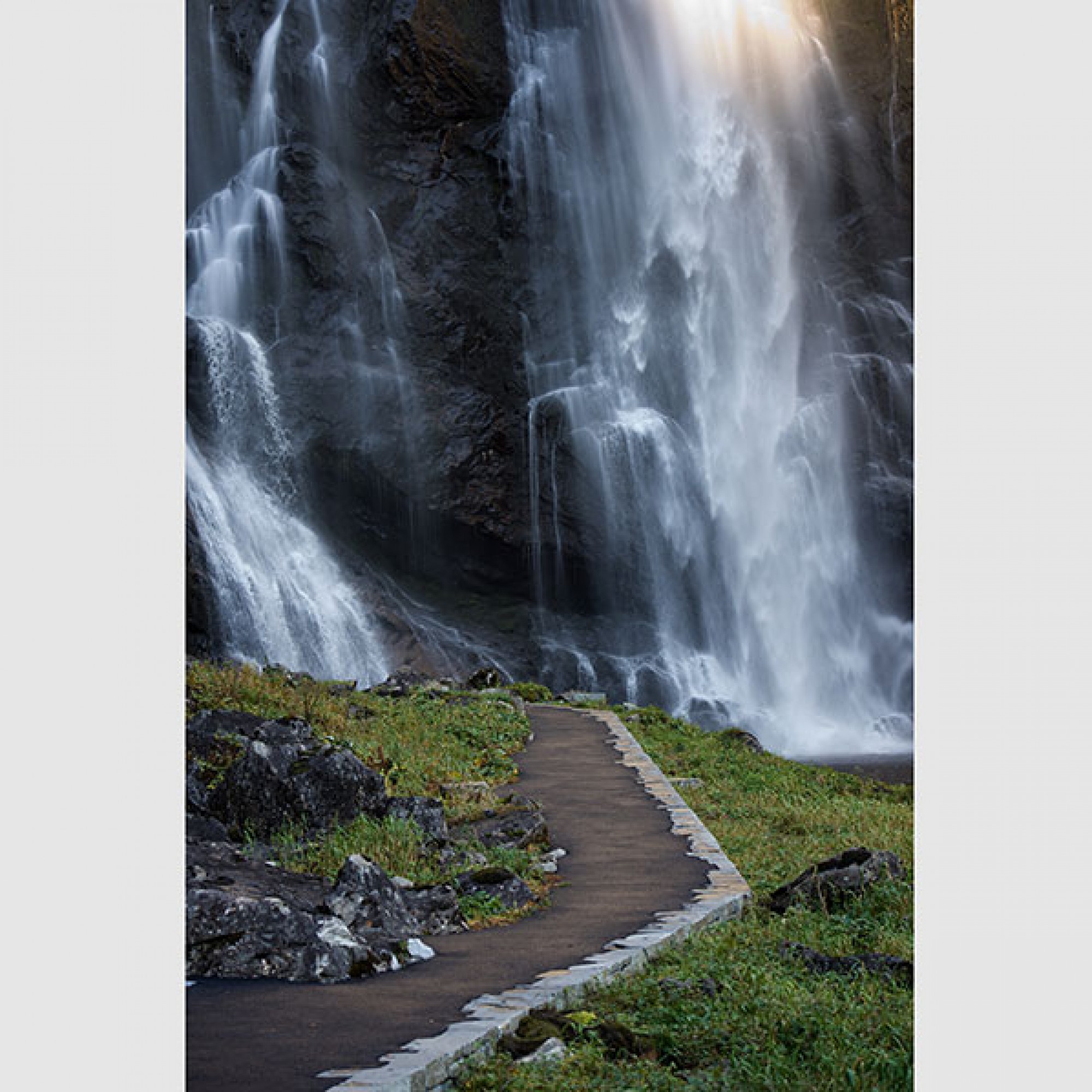 Das Häuschen liegt in der Nähe des Skjervsfossen-Wasserfalls.  (Fortunen)