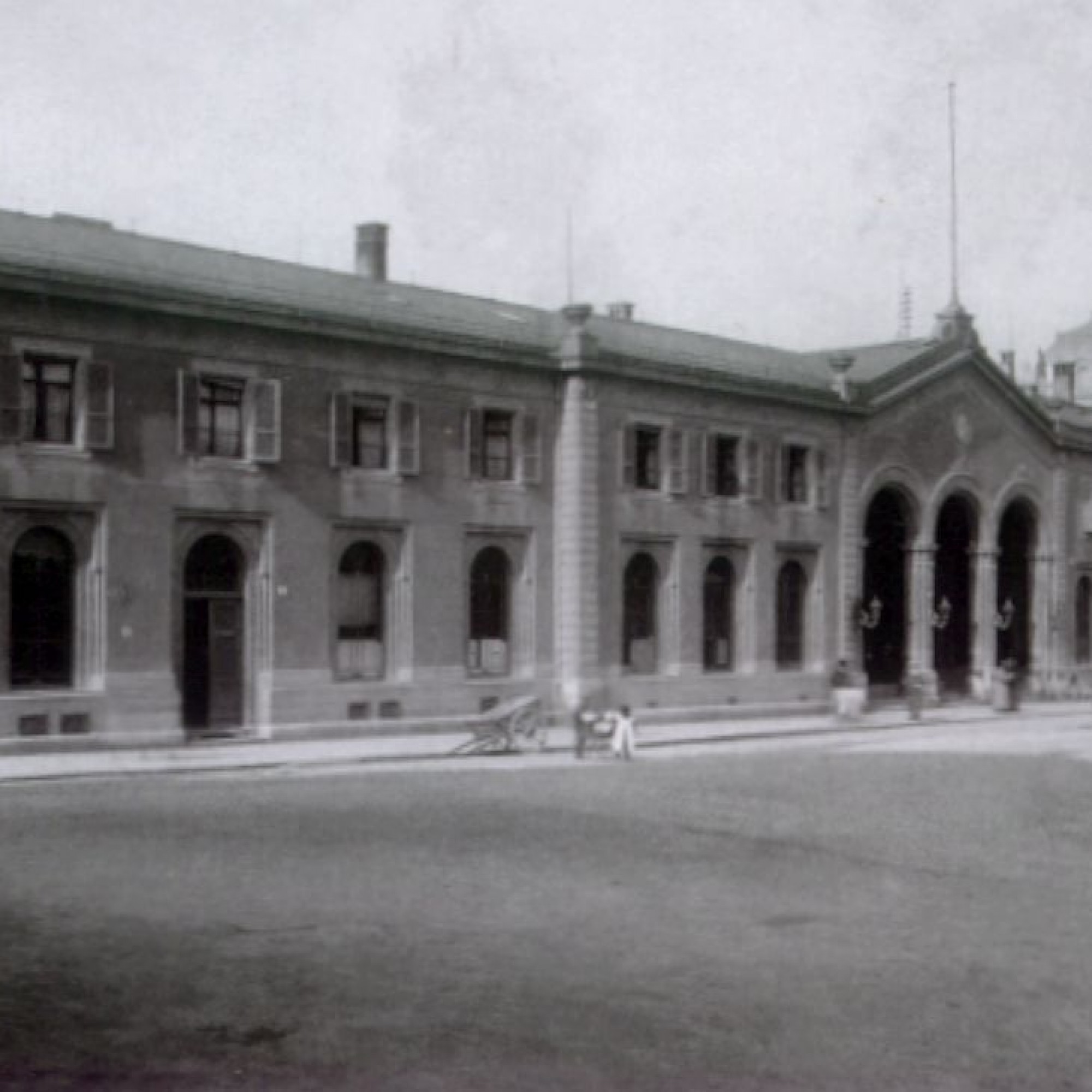 Empfangsgebäude des Kopfbahnhofs Bern im Jahre 1860.