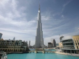  828 Meter Burj Khalifa ist eindeutig das höchste Gebäude der Welt.