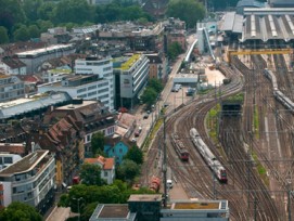 Blick von der Seite der Langstrasse auf das Areal Zwischen Zollstrasse und Gleisfeld. (Foto: PD)