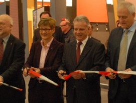 Eröffnung der Swissbau: Nationalratspräsident Ruedi Lustenberger (2. v. l.), Bauenschweiz-Präsident Hans Killer (3. v. r.), BFE-Direktor Walter Steinmann (2. v. r. ) und Messe-Basel-CEO René Kamm (ganz rechts). (Bild: Stefan Breitenmoser) 