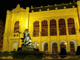 Budapester Vigadó bei Nacht. (Bild: Attila Terbócs, wikipedia.hu, CC)