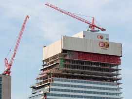 Bauen in luftiger Höhe: die aktuelle Spitze des Turms mit Windschild. (Roche)