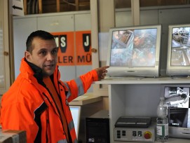 Urs Müller, der beim Kieswerk der JMS AG in Grynau arbeitet, hat auch den Kurs zum Rohstoffaufbereiter absolviert. (Bild: Frédéric Zwicker)