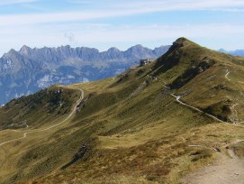 Maschgenkamm mit Churfirsten im Hintergrund Flumserberg