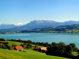 Sempachersee mit Pilatus und Titlis