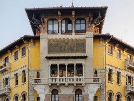 Palazzo Ragno und Froschbrunnen