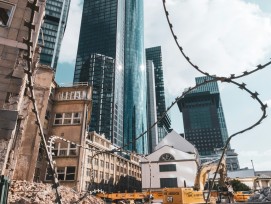 Baustelle und abgebrochenes Haus in Frankfurt