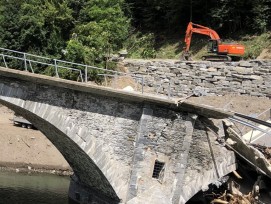 Zerstörte Strassenbrücke von Visletto (TI)