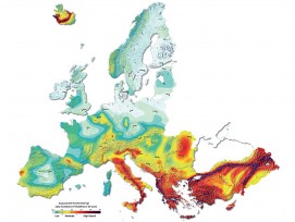 Die blaugrünen Partien zeigen vom Erdbeben wenig gefährdete Gebiete. Die dunkelrot eingefärbten Regionen sind stark bedroht. (PD)