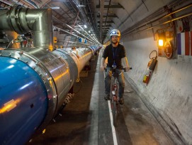 Tunnel des Large Hadron Collider LHC, aus der Serie Menschen am CERN. (Andri Pol, Musem für Gestaltung)