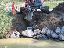 Baggern für Biber: Die Baustelle der künstlichen Biberbauten. (PD)