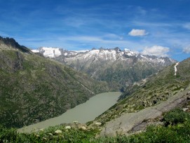 Wasserkraft aus den Bergen: der Grimselstausee. (Joujou, pixelio)