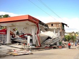 Im 2010 wurde auch die haitianische Stadt Jacmel vom Erdbeben massiv zerstört.  Rund 70 Prozent der Häuser waren beschädigt worden. (Gemeinfrei, wikimedia.org)  