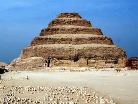 Djoser-Pyramide 2008 (wikimedia.org, Hedwig Storch, CC)